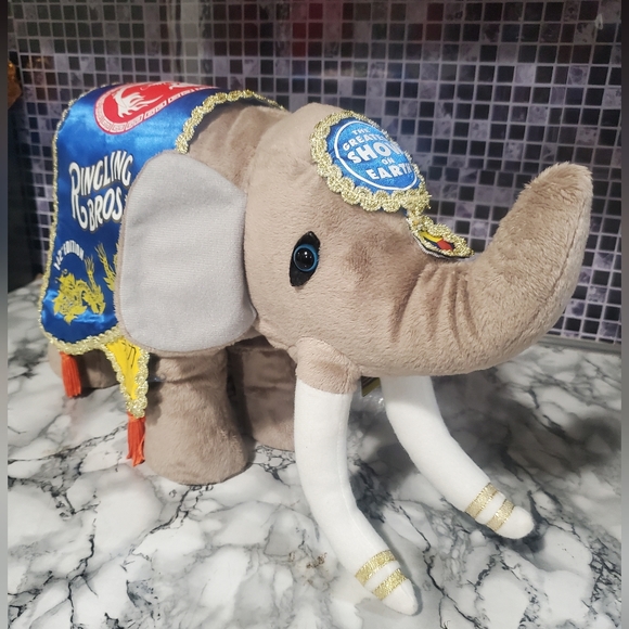 Nwt Ringling Bros And Barnum & Bailey Circus Stuffed Elephant - Picture 9 of 9